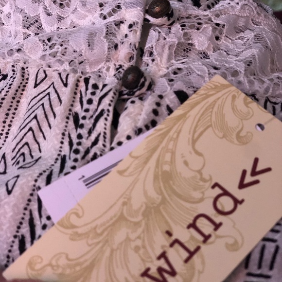 Black and white Off-the-shoulder Floral top S XL - Picture 7 of 7